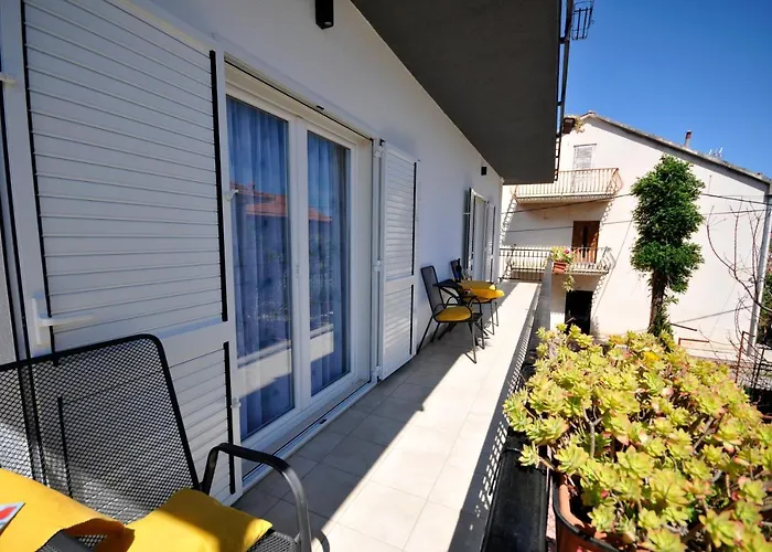 Roza * Τρογκίρ