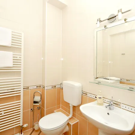 Apartment Roza *
